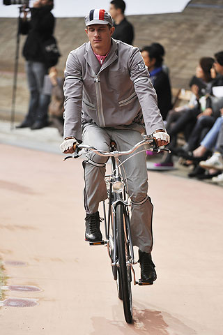 Moncler Gamme Bleu / - 2011